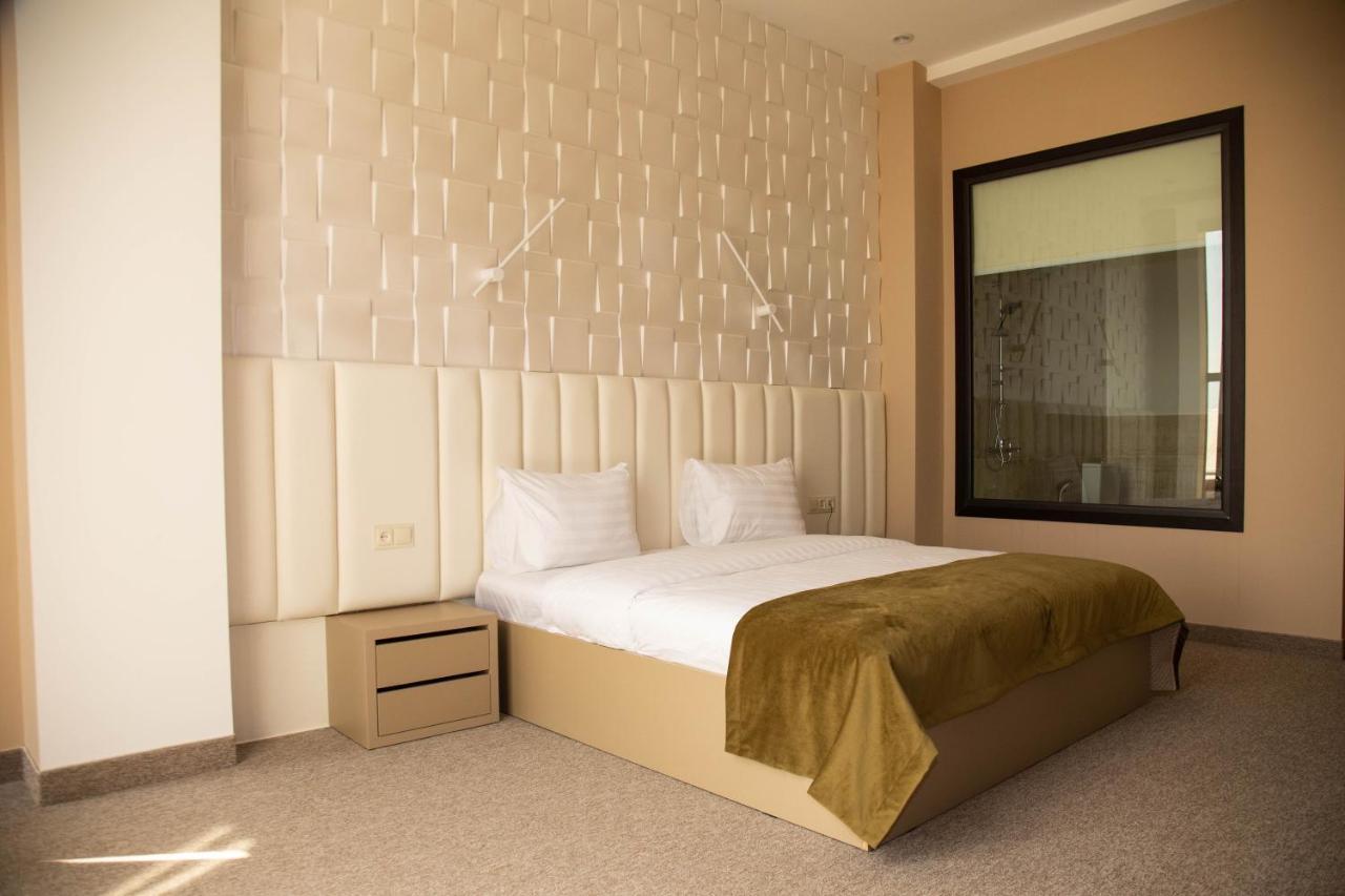 Port Plaza Evn Hotel P'arak'ar Ngoại thất bức ảnh