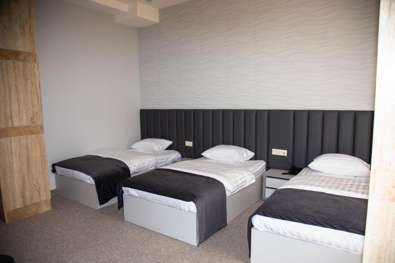 Port Plaza Evn Hotel P'arak'ar Ngoại thất bức ảnh