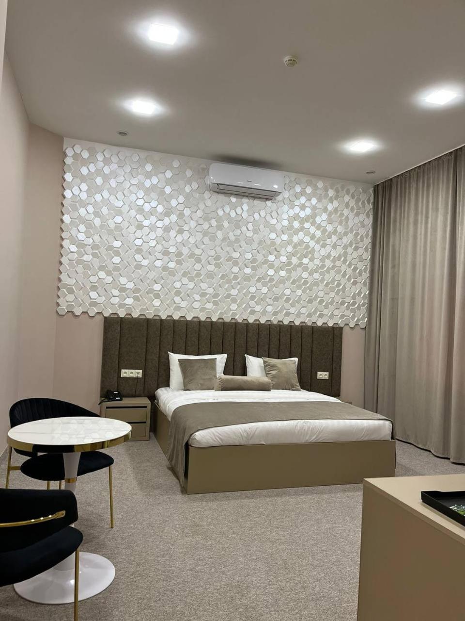 Port Plaza Evn Hotel P'arak'ar Ngoại thất bức ảnh