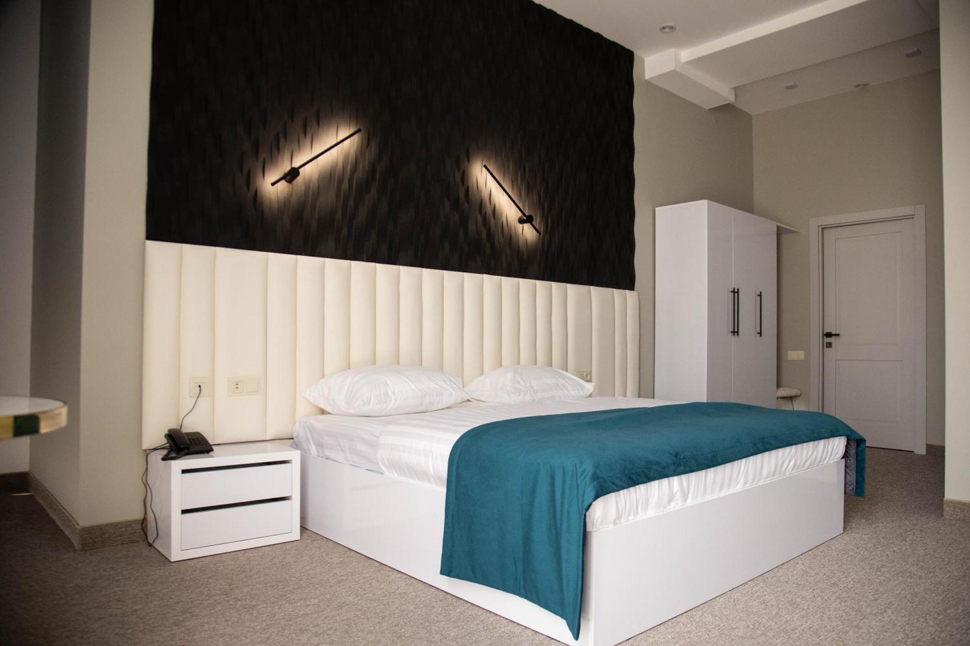 Port Plaza Evn Hotel P'arak'ar Ngoại thất bức ảnh
