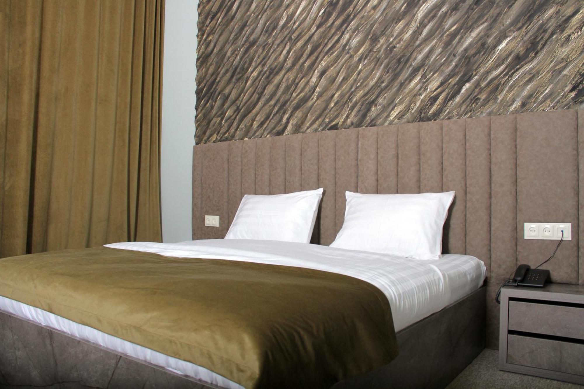 Port Plaza Evn Hotel P'arak'ar Ngoại thất bức ảnh