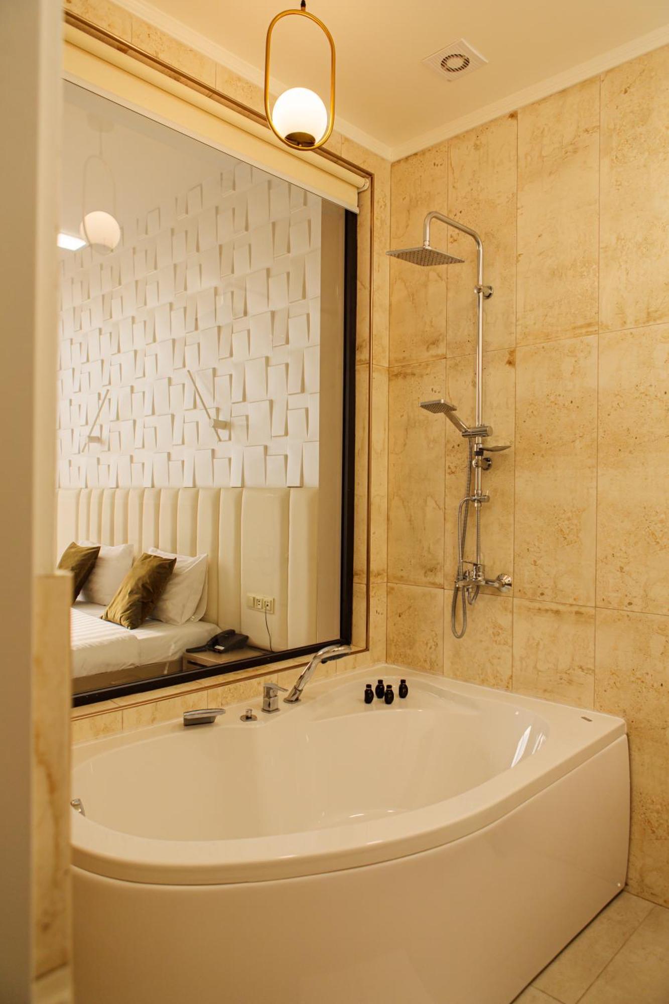 Port Plaza Evn Hotel P'arak'ar Ngoại thất bức ảnh