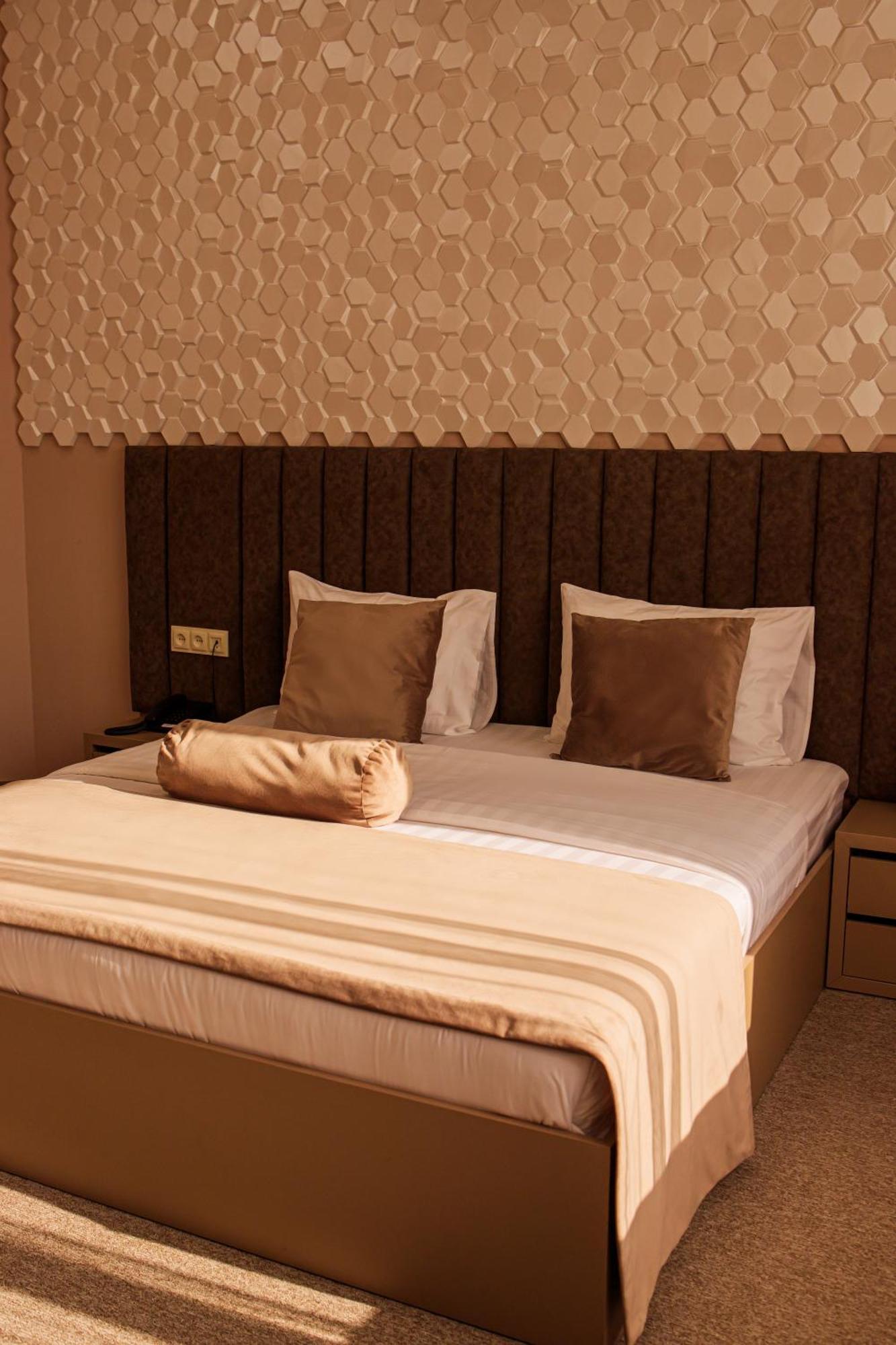 Port Plaza Evn Hotel P'arak'ar Ngoại thất bức ảnh