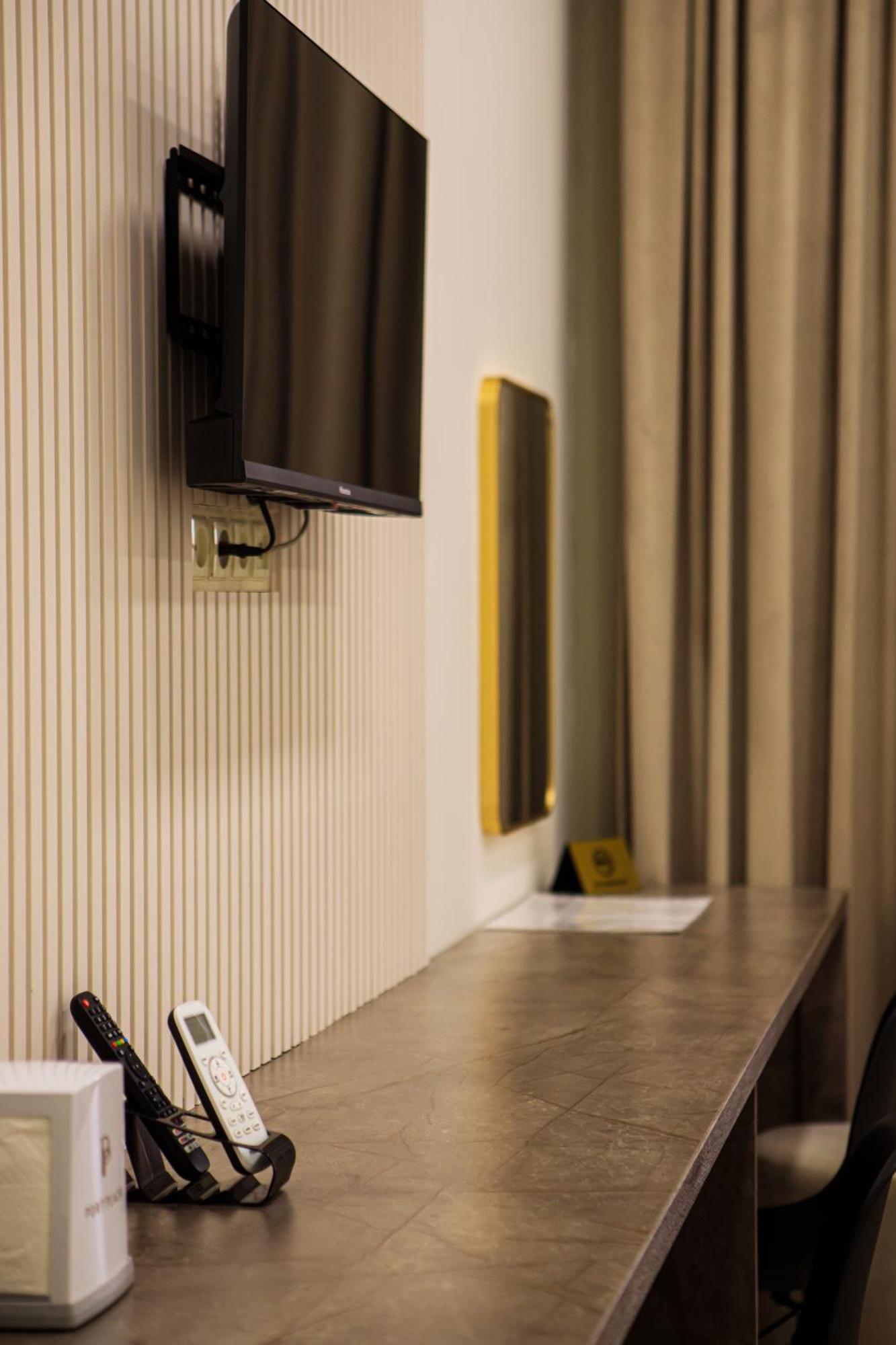 Port Plaza Evn Hotel P'arak'ar Ngoại thất bức ảnh