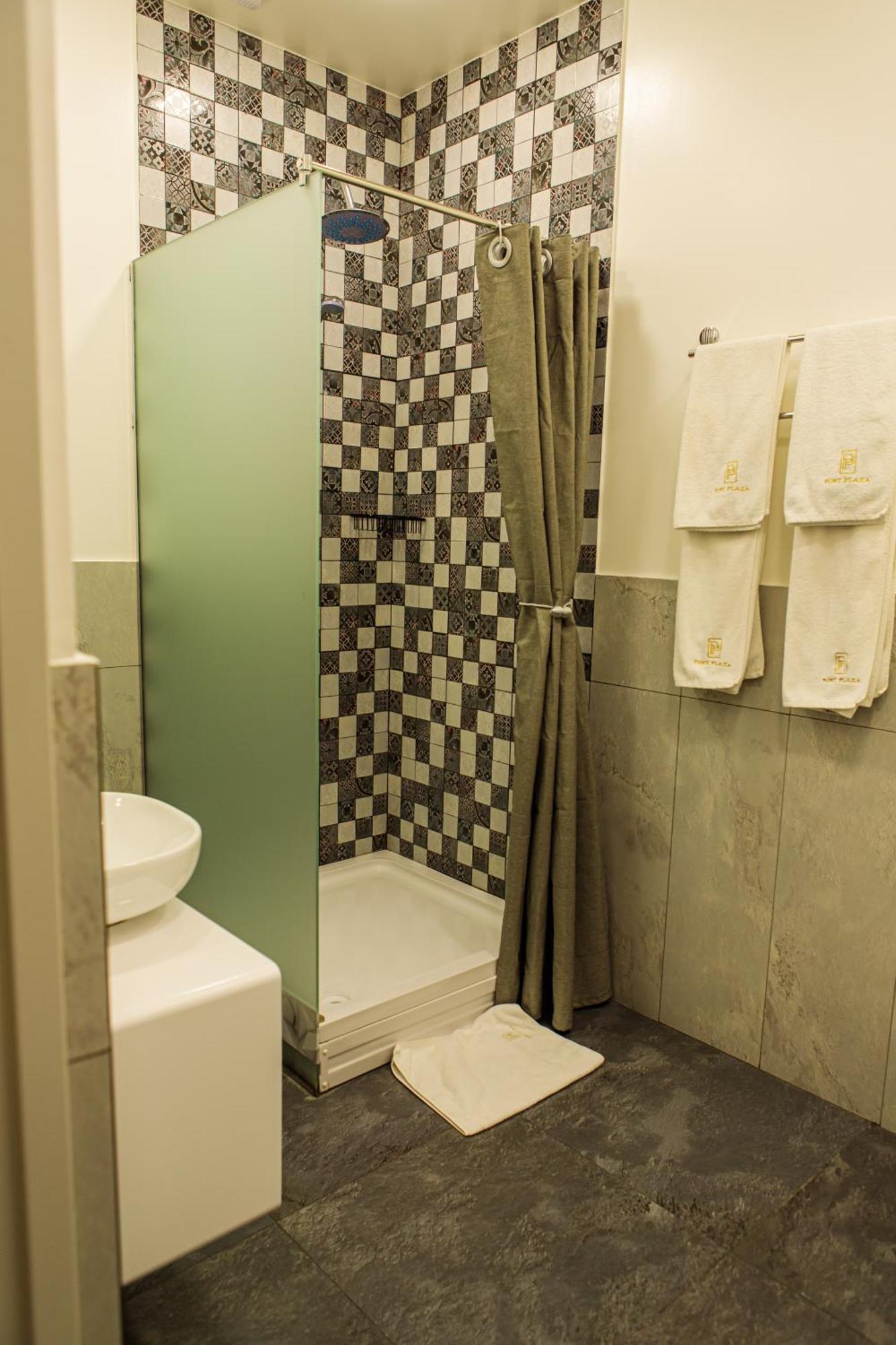 Port Plaza Evn Hotel P'arak'ar Ngoại thất bức ảnh